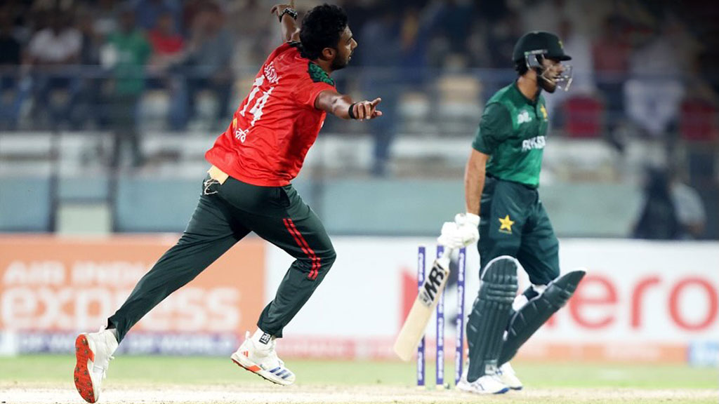 সুপার ওভারে হেরে শিরোপা হাতছাড়া করলো বাংলাদেশ